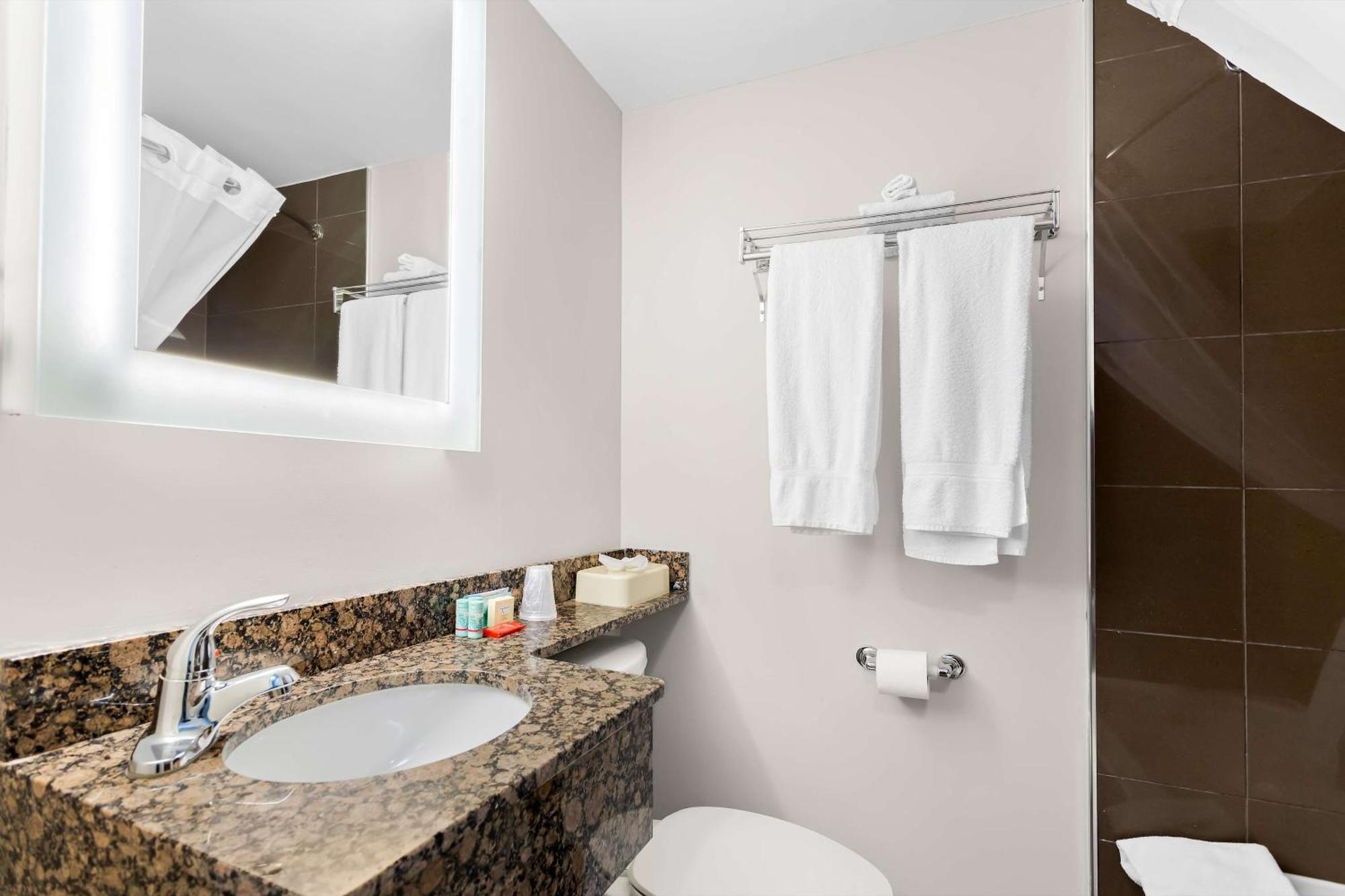 Surestay By Western Hotel Windsor